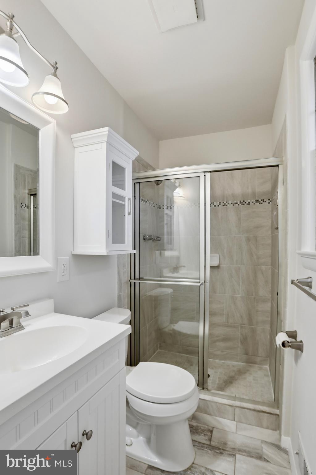 COUNTRY CLUB MANOR - Residential