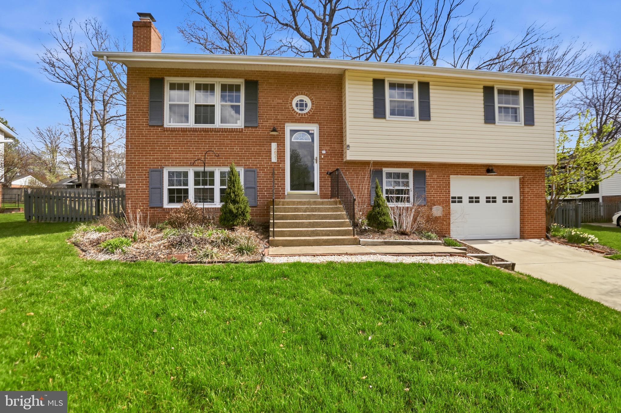 COUNTRY CLUB MANOR - Residential