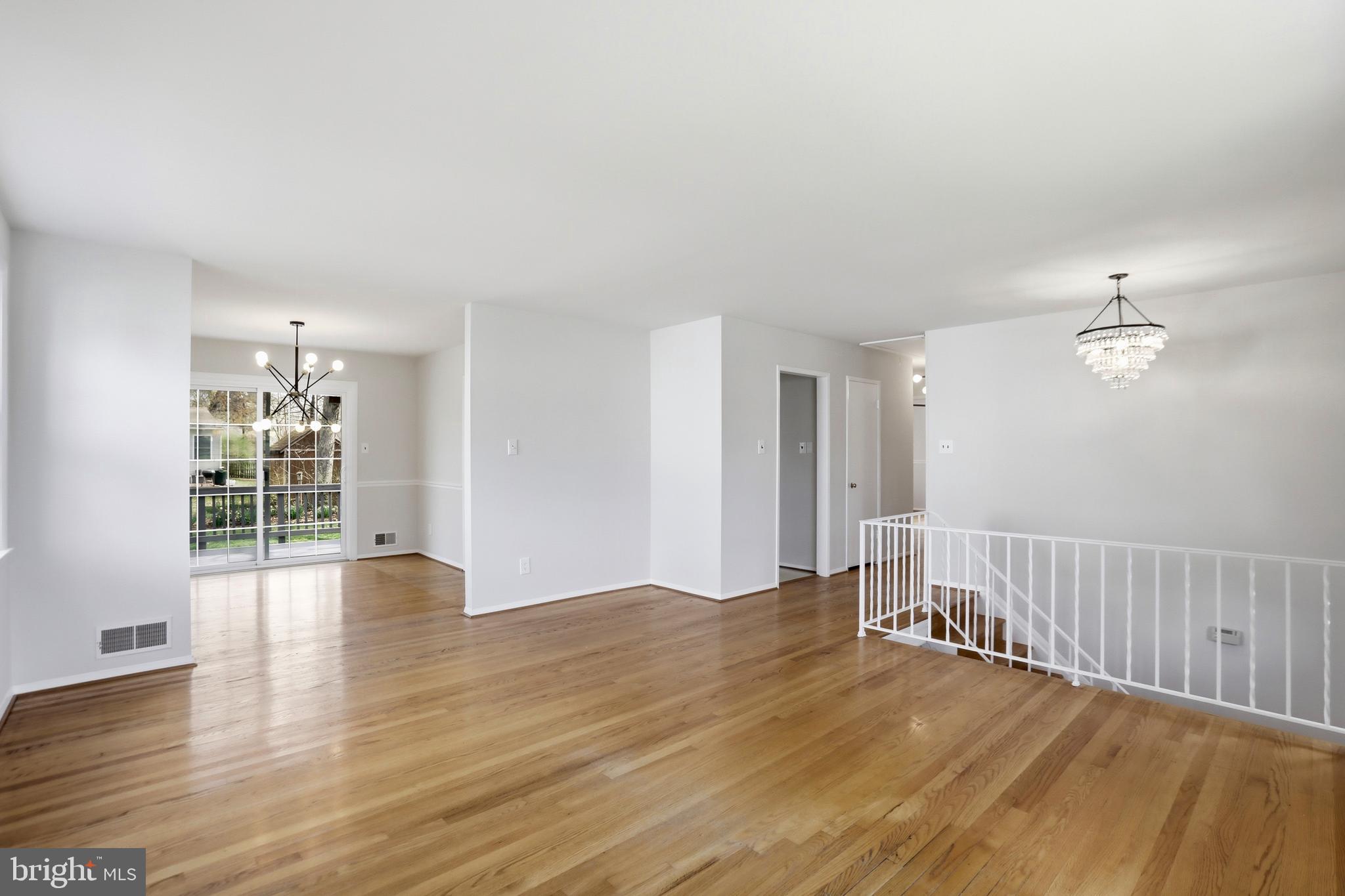 COUNTRY CLUB MANOR - Residential