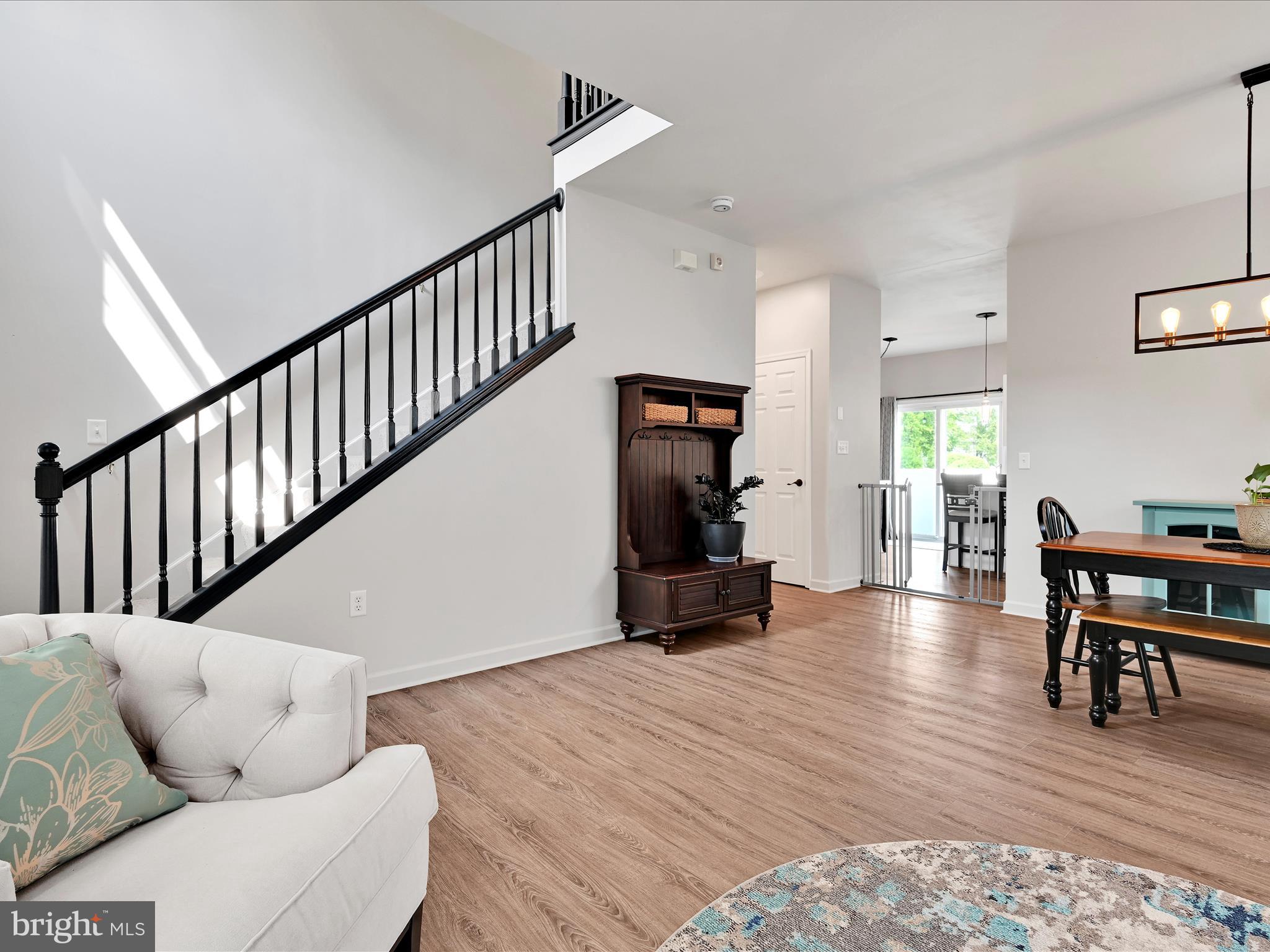 NEWPORT SQUARE - Residential