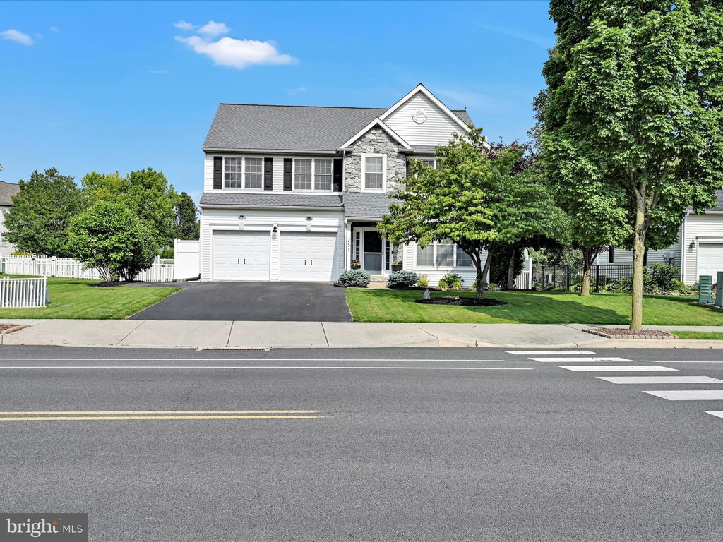 Photo of 251 N Oak Street, LITITZ, PA 17543 (MLS # PALA2071012)