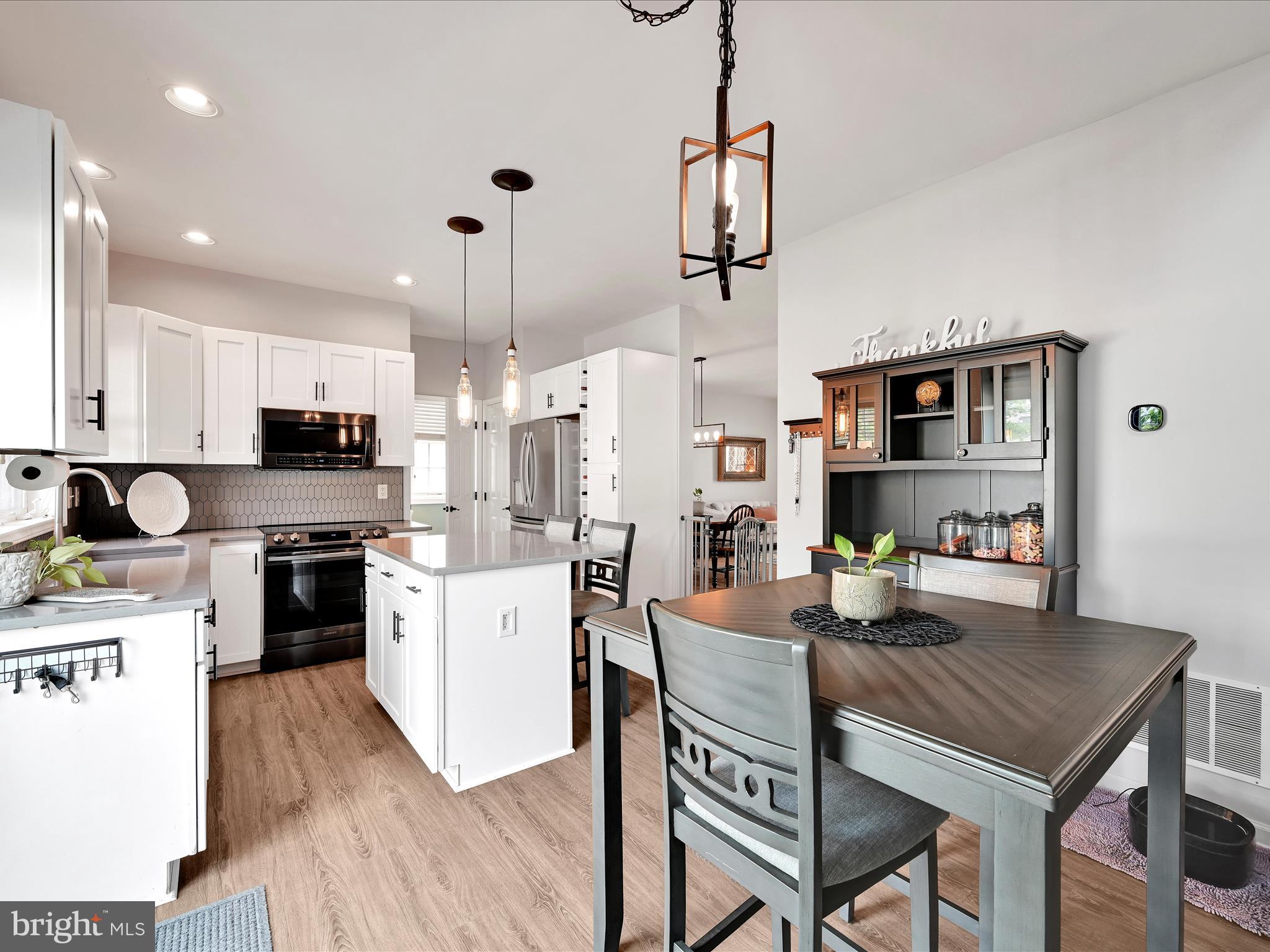 NEWPORT SQUARE - Residential
