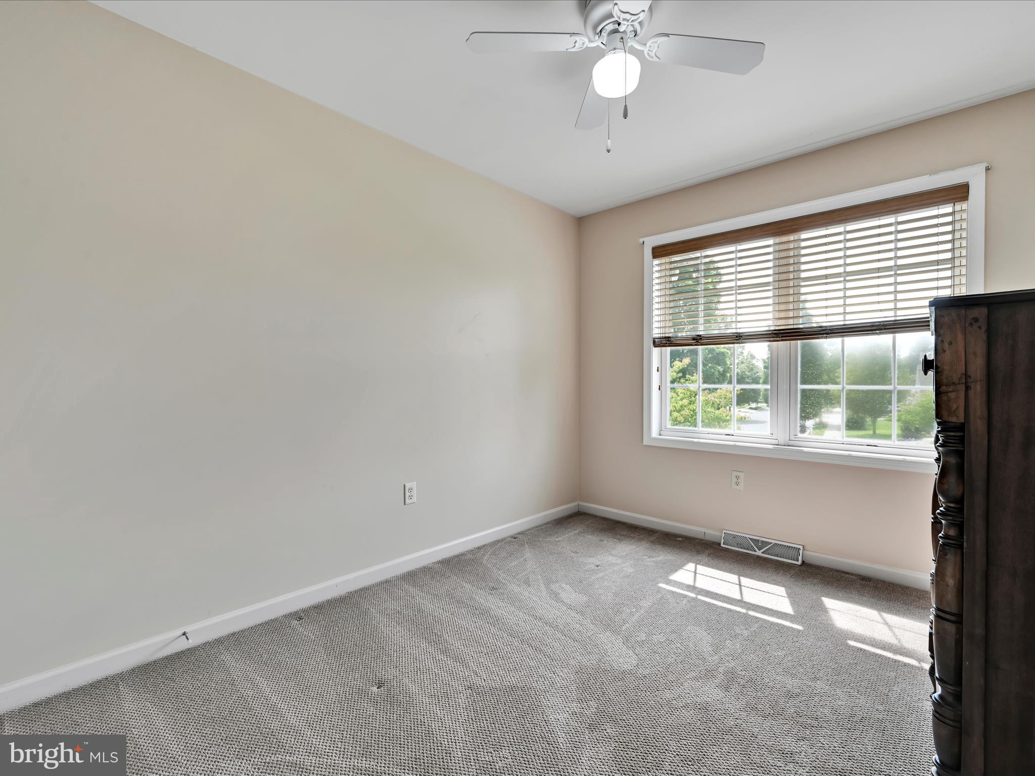 NEWPORT SQUARE - Residential