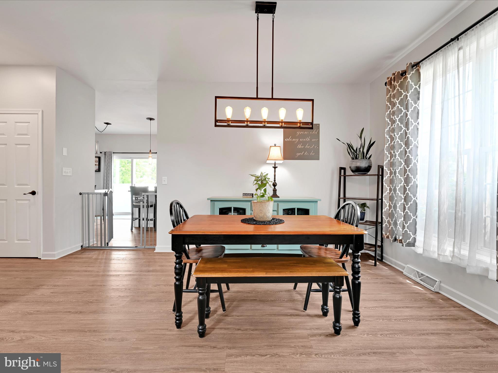 NEWPORT SQUARE - Residential