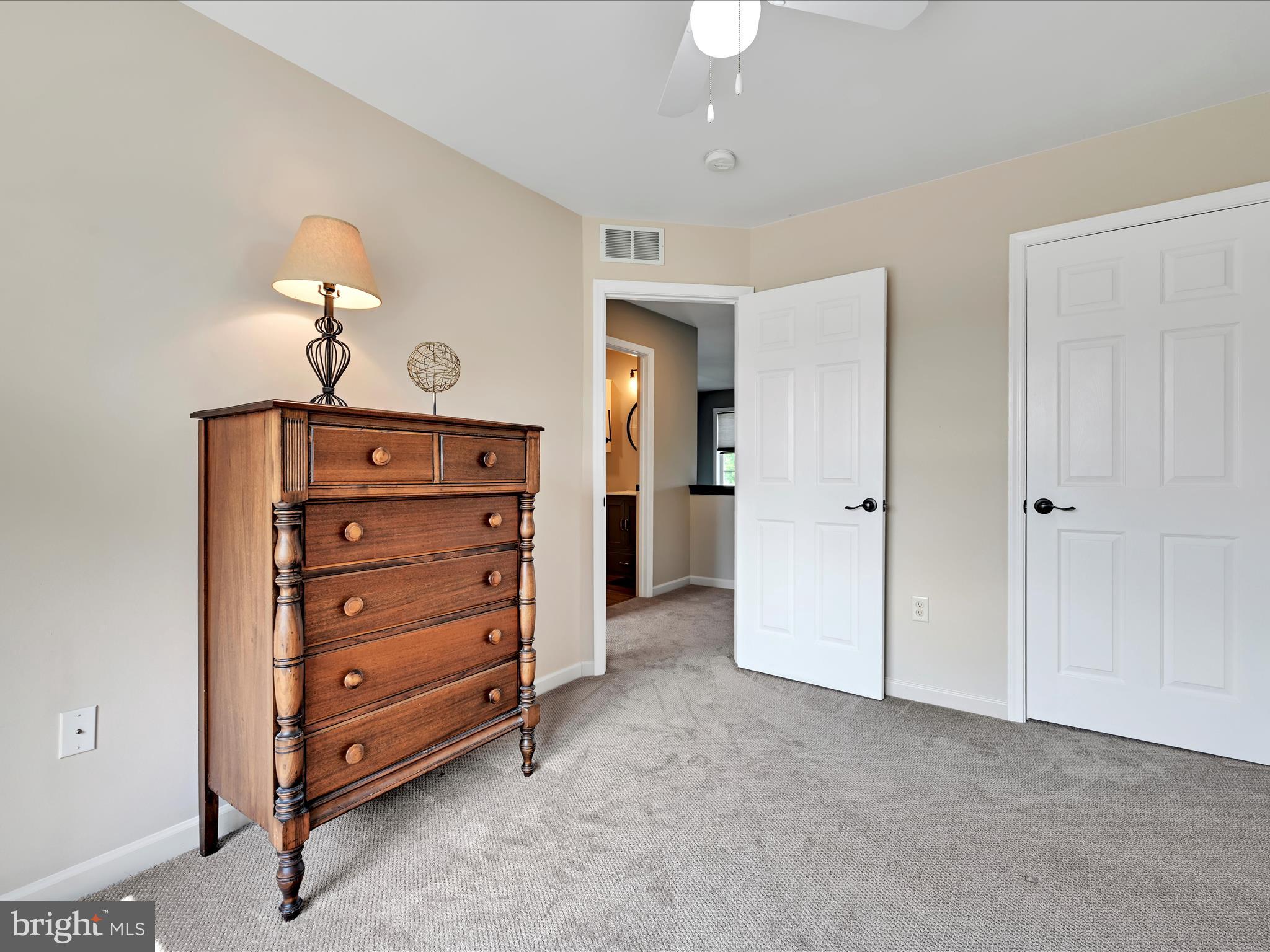 NEWPORT SQUARE - Residential