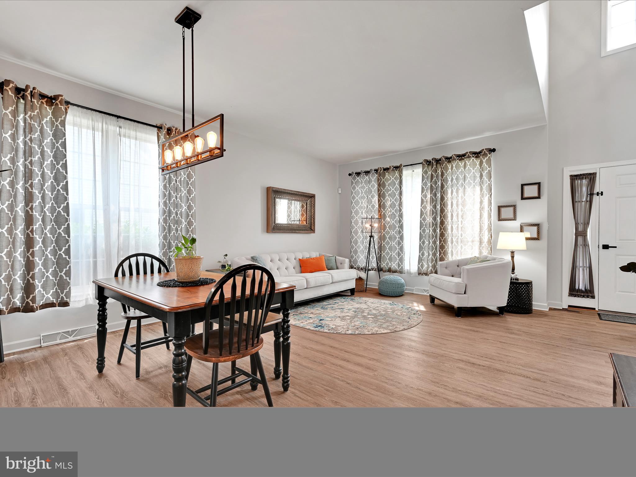 NEWPORT SQUARE - Residential