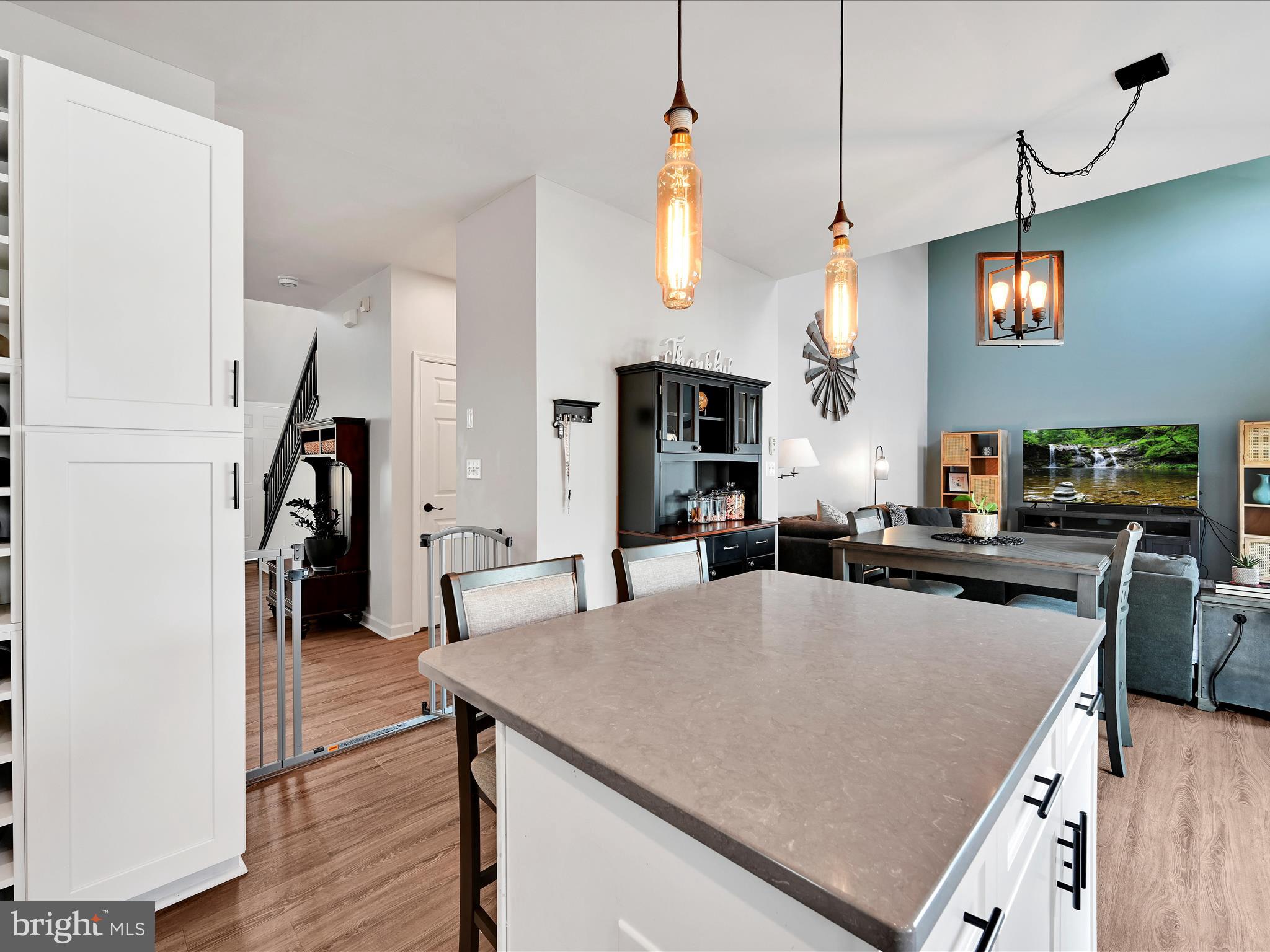 NEWPORT SQUARE - Residential
