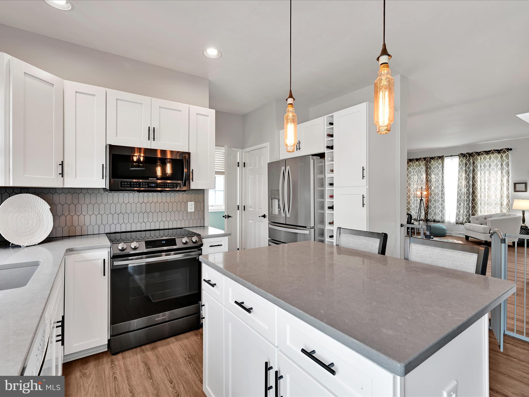 NEWPORT SQUARE - Residential
