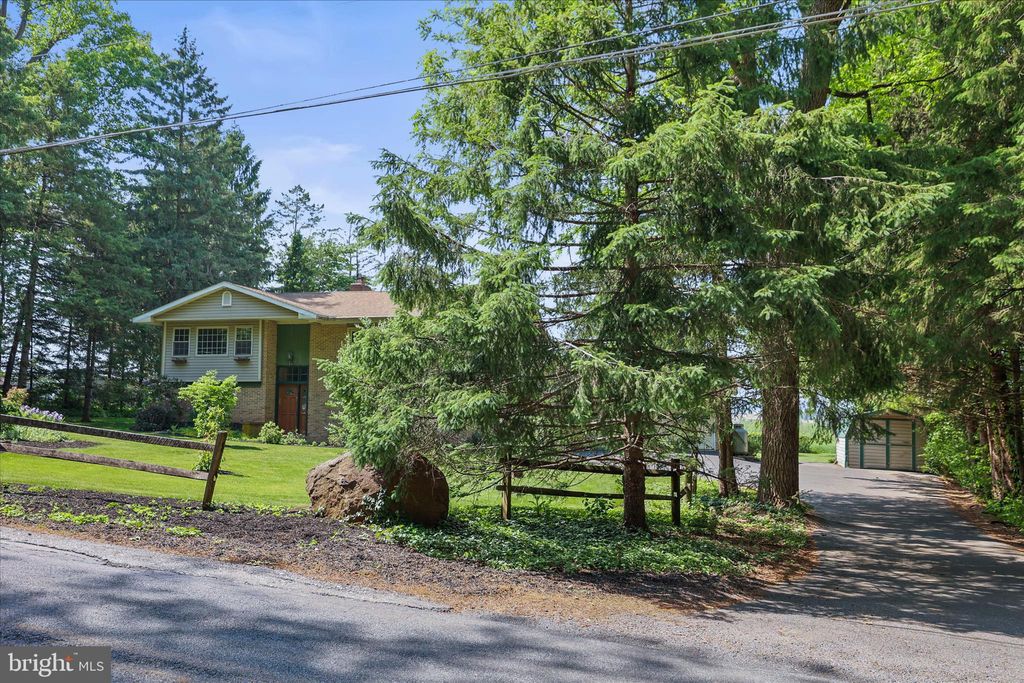Photo of 25 Koser Road, ELIZABETHTOWN, PA 17022 (MLS # PALA2088494)