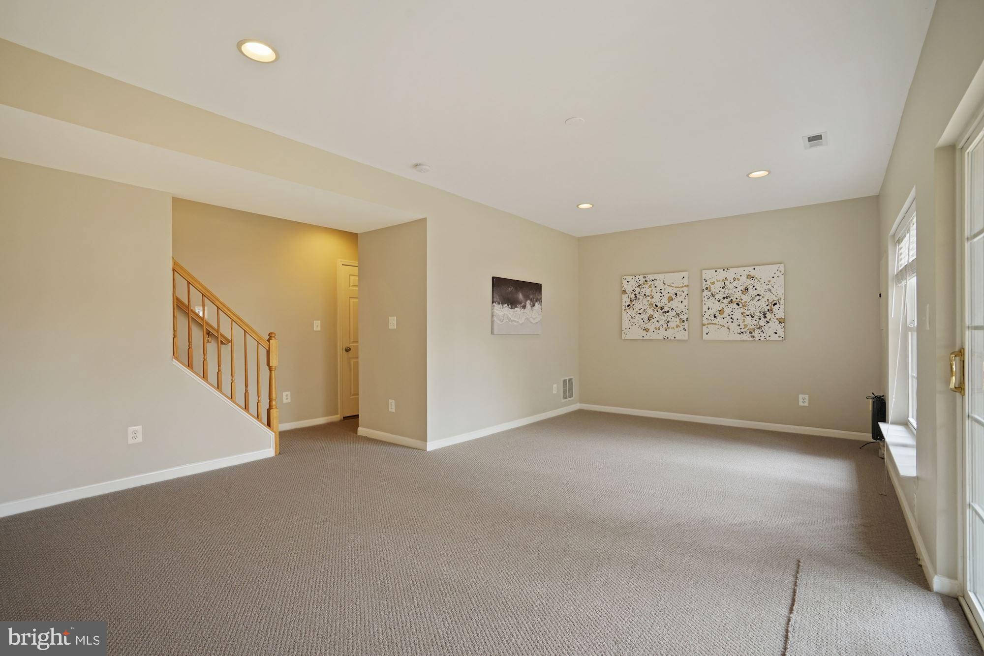 SOUTH RIDING - Residential