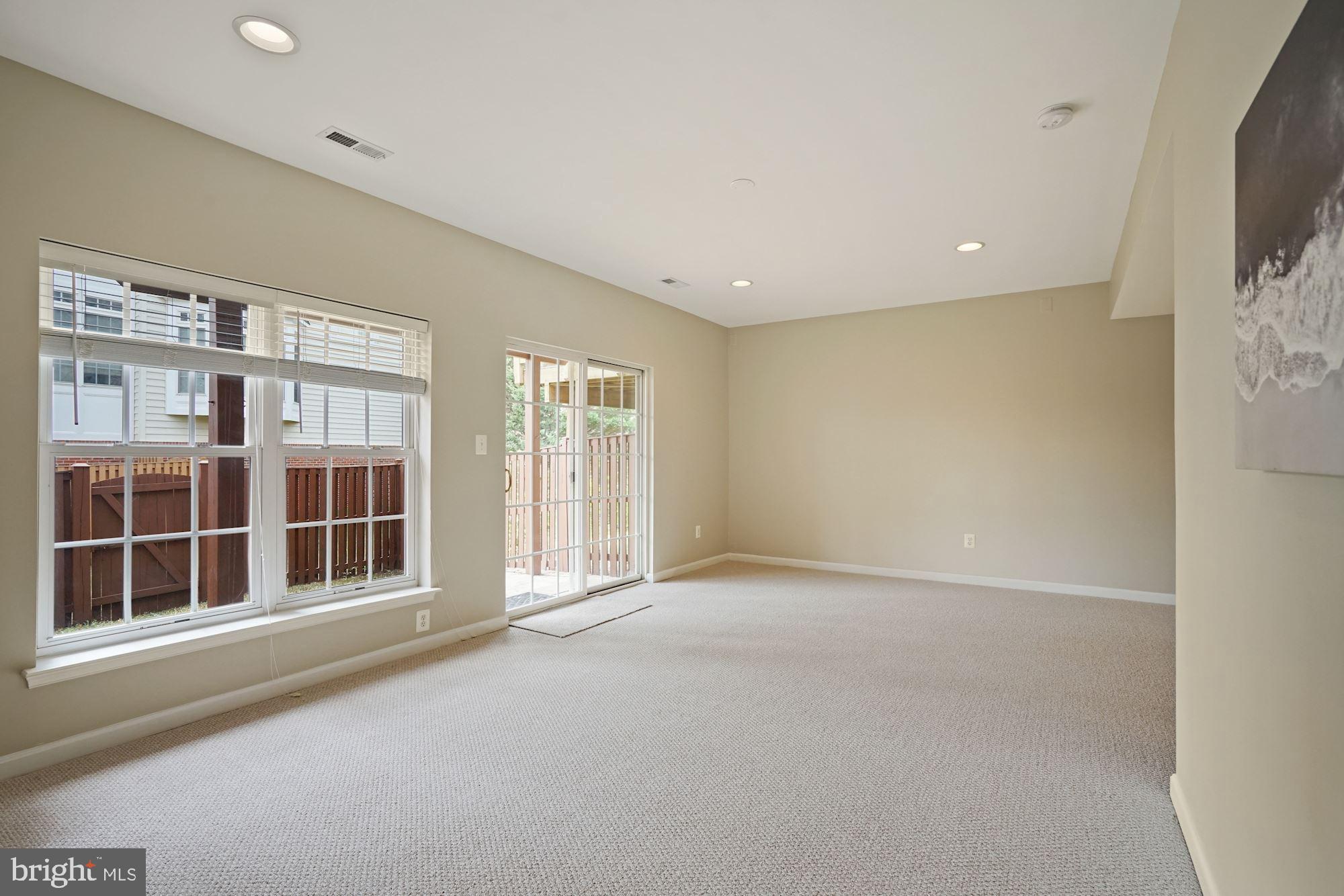 SOUTH RIDING - Residential