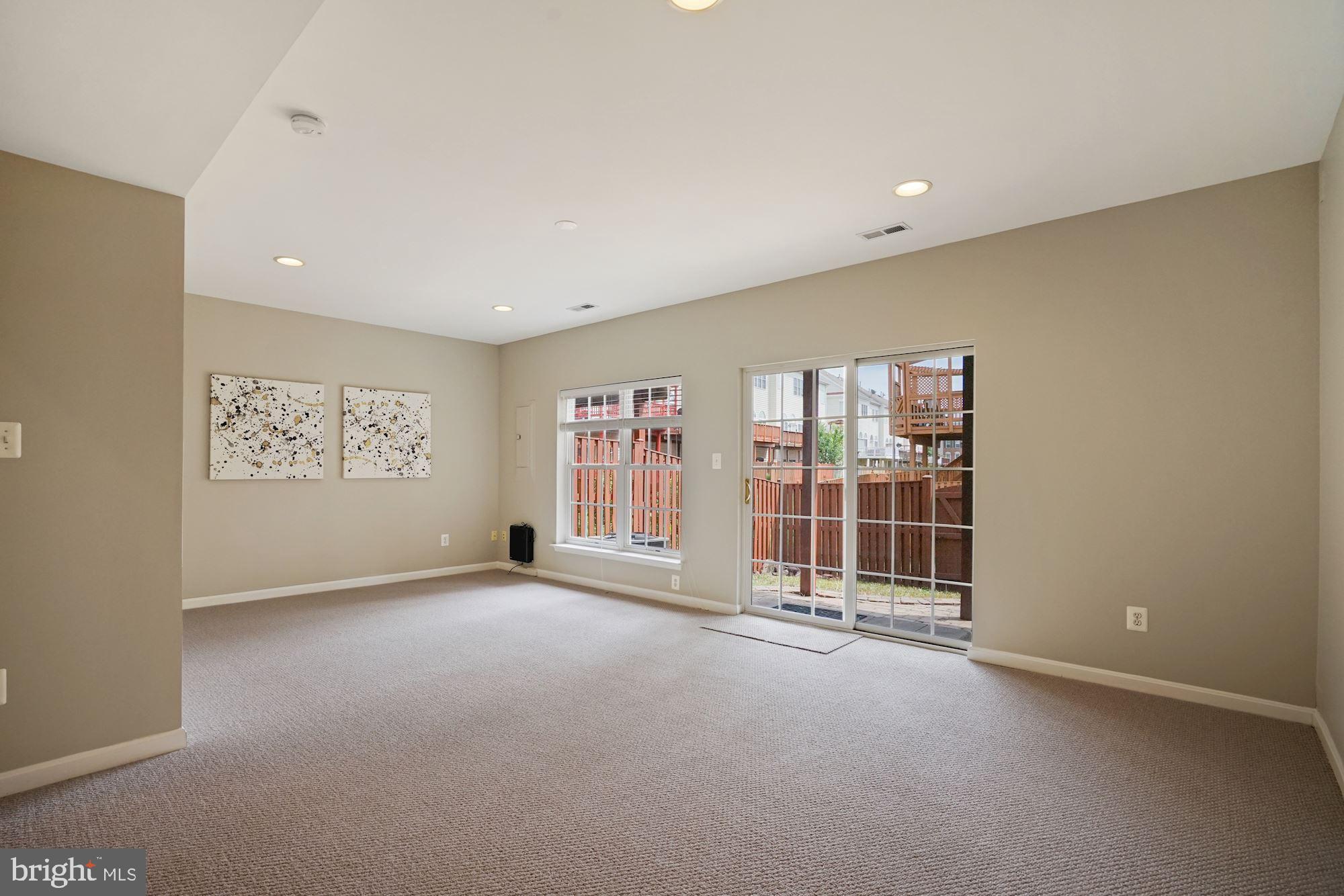 SOUTH RIDING - Residential