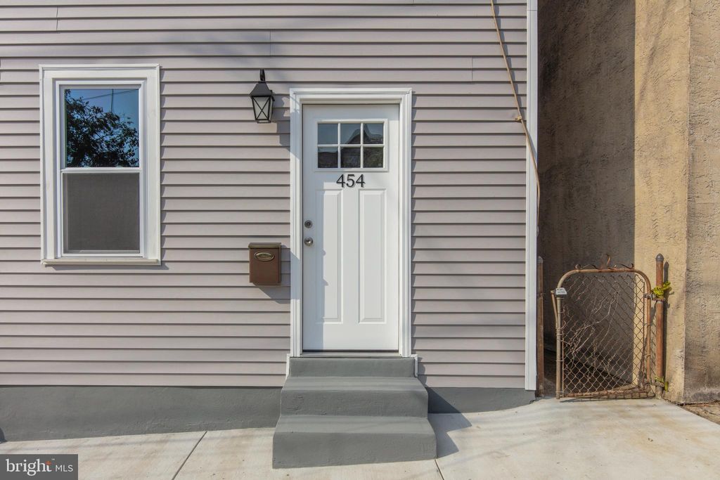 Photo of 454 Old Elm Street, CONSHOHOCKEN, PA 19428 (MLS # PAMC2167320)