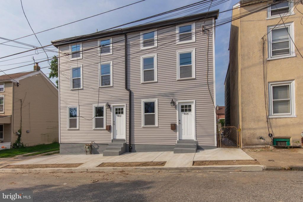 Photo of 454 Old Elm Street, CONSHOHOCKEN, PA 19428 (MLS # PAMC2167320)
