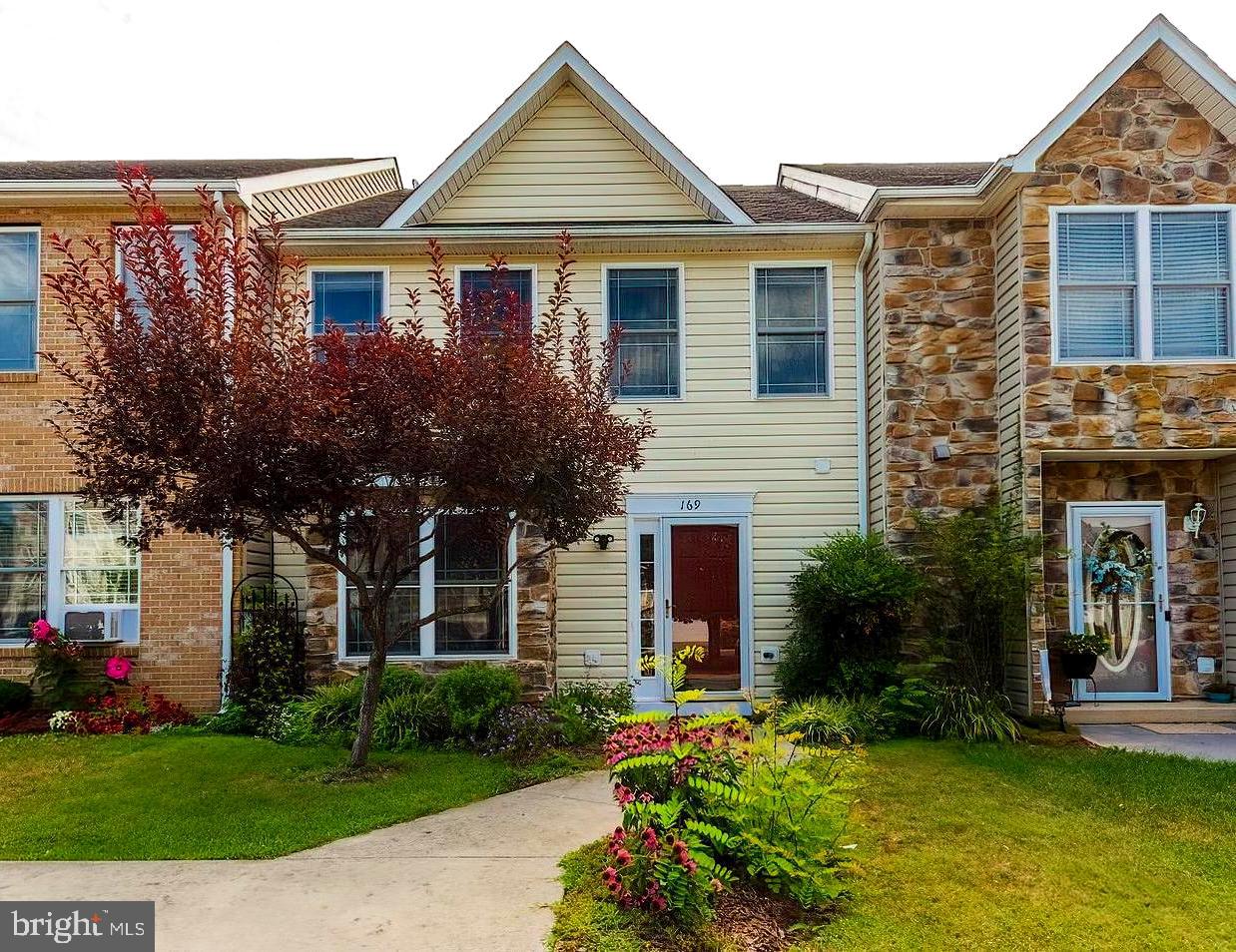 LOCUST HILL - Residential