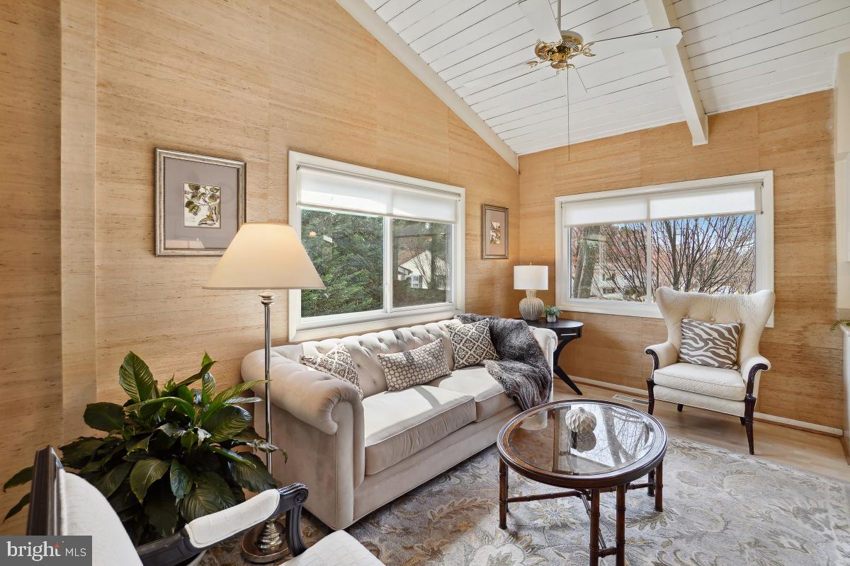 KENSINGTON KNOLLS - Residential