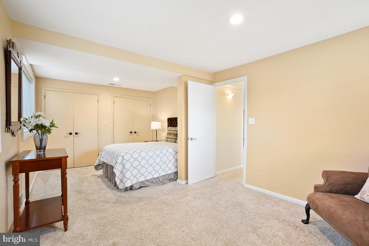 KENSINGTON KNOLLS - Residential