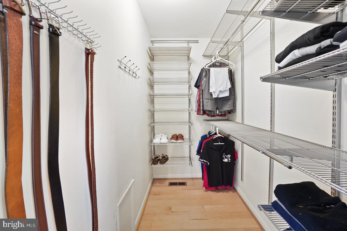 KENSINGTON KNOLLS - Residential