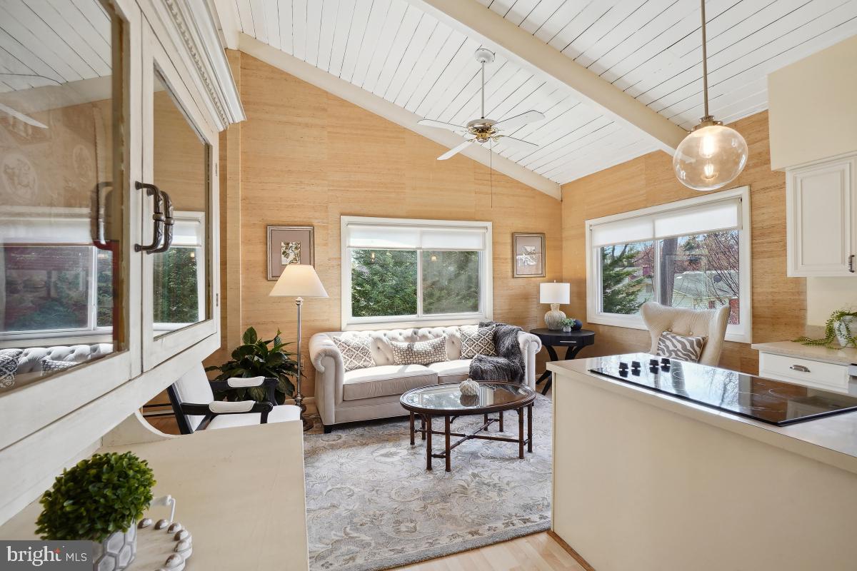 KENSINGTON KNOLLS - Residential