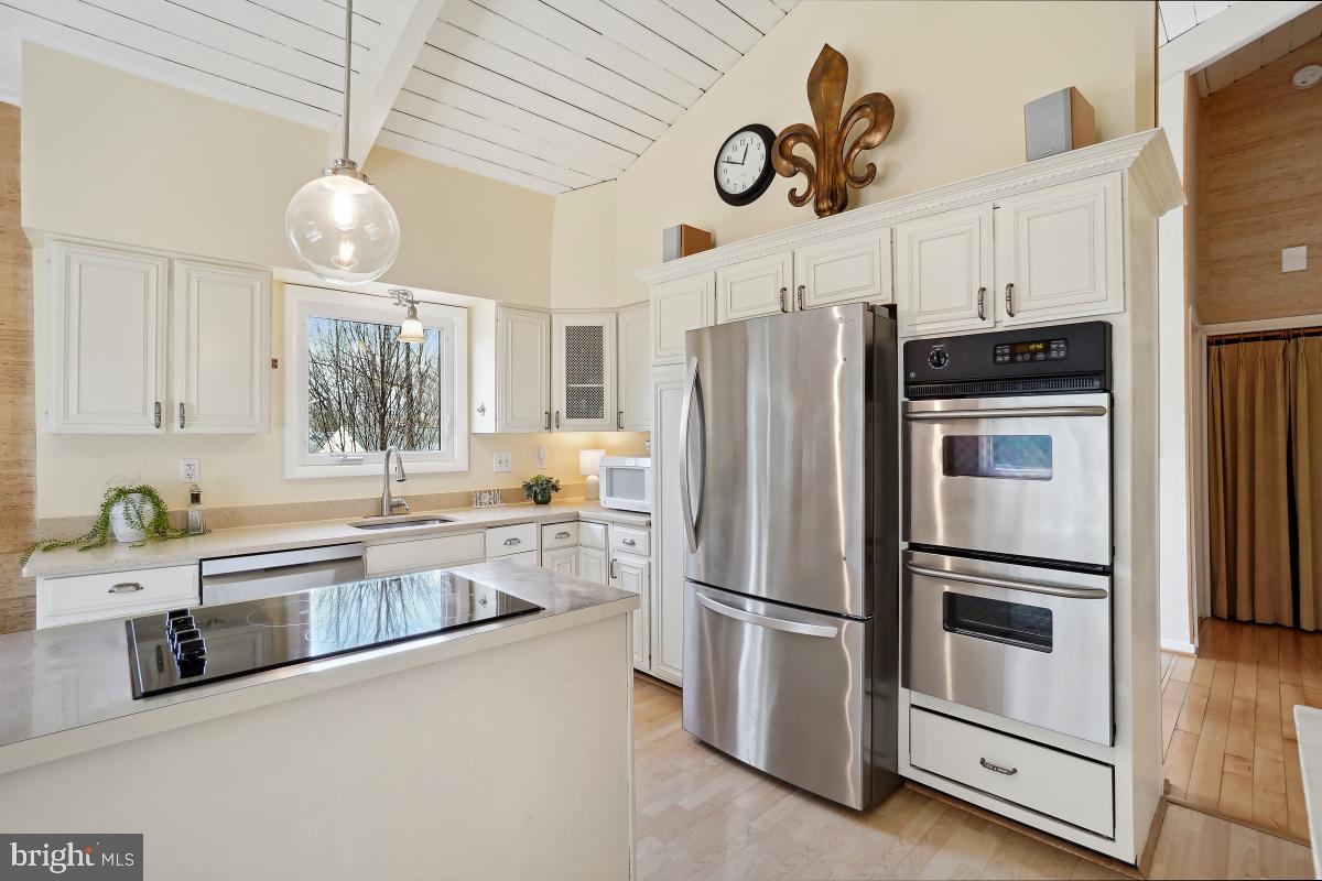 KENSINGTON KNOLLS - Residential