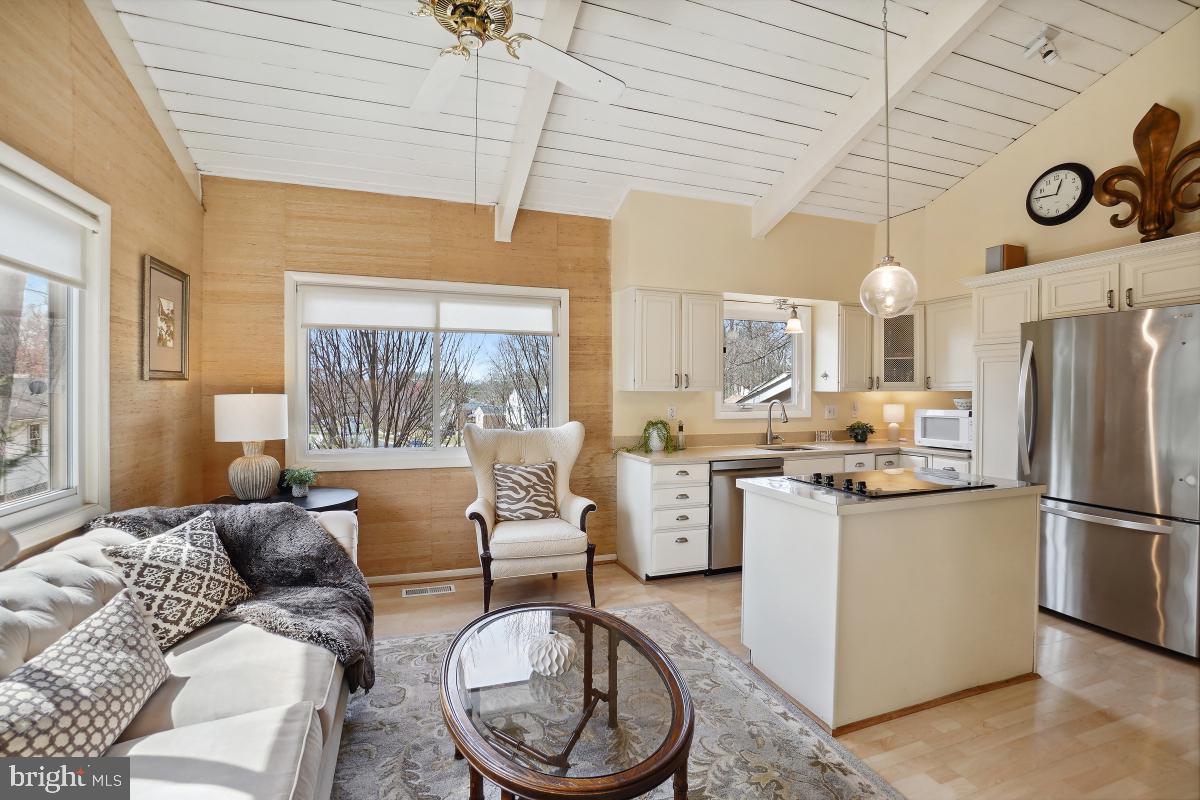 KENSINGTON KNOLLS - Residential