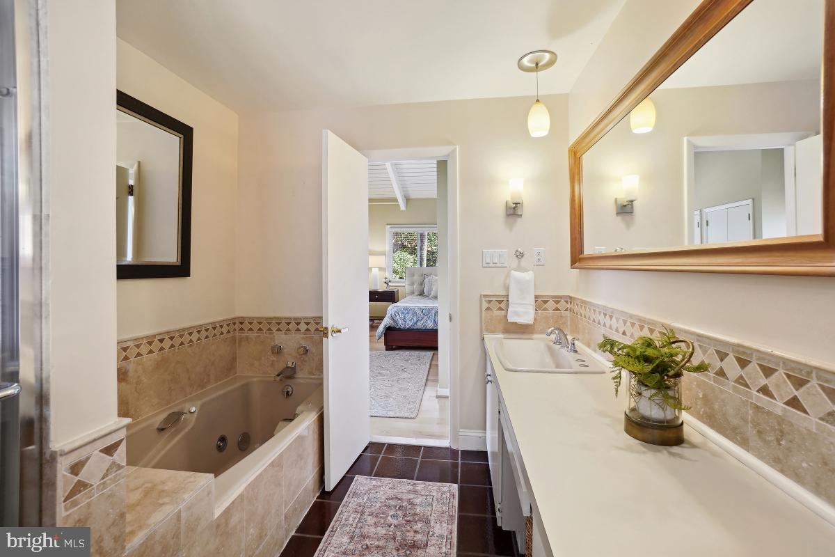 KENSINGTON KNOLLS - Residential