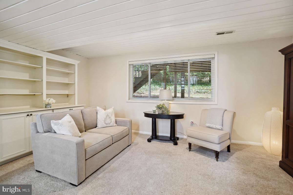 KENSINGTON KNOLLS - Residential