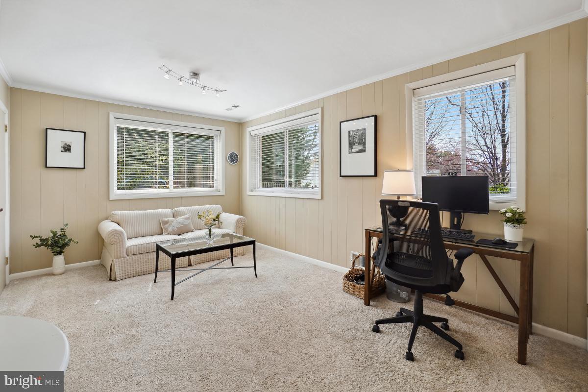 KENSINGTON KNOLLS - Residential