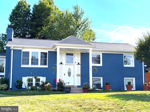Photo of 1911 Stafford Street, WOODBRIDGE, VA 22191 (MLS # VAPW2123132)
