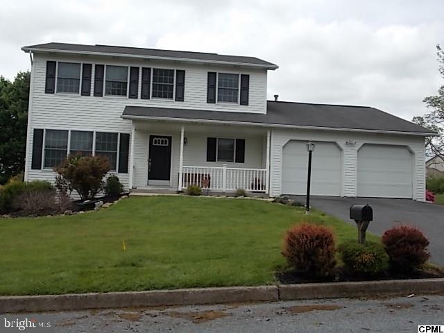 Wonderful open floor plan features sunken FR with vaulted ceiling, skylights, and custom cabinets located right off the kitchen. French doors lead to the deck overlooking the tree filled private yard. Large eat in kitchen with SS appliances, pantry, and center island. Formal LR and DR are perfect for entertaining. Finished lower level provides another FR and game room. New carpet and paint in all 3 Bedrooms.