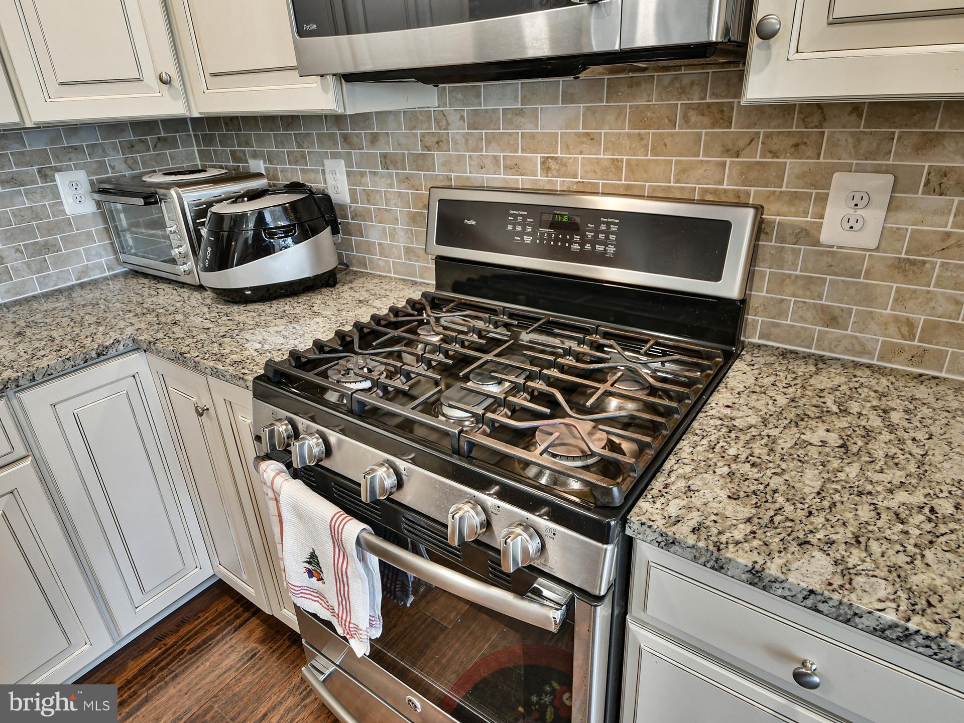 WAVERLY MEWS - Residential