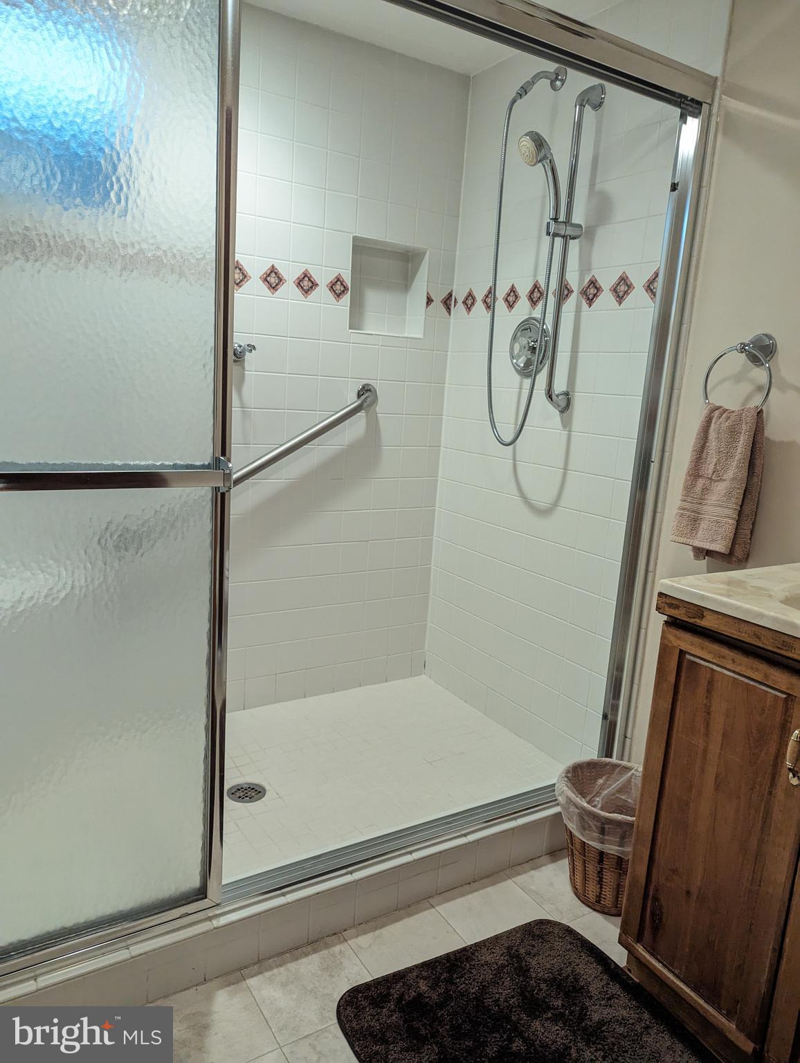 SHORELAND - Residential