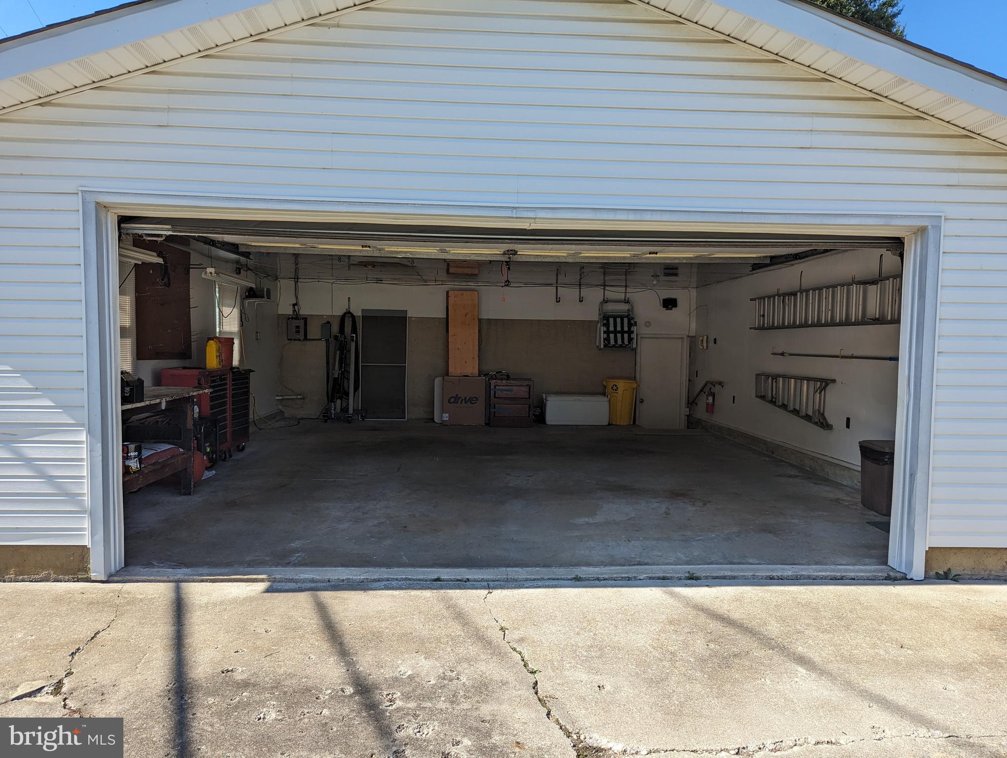 SHORELAND - Residential