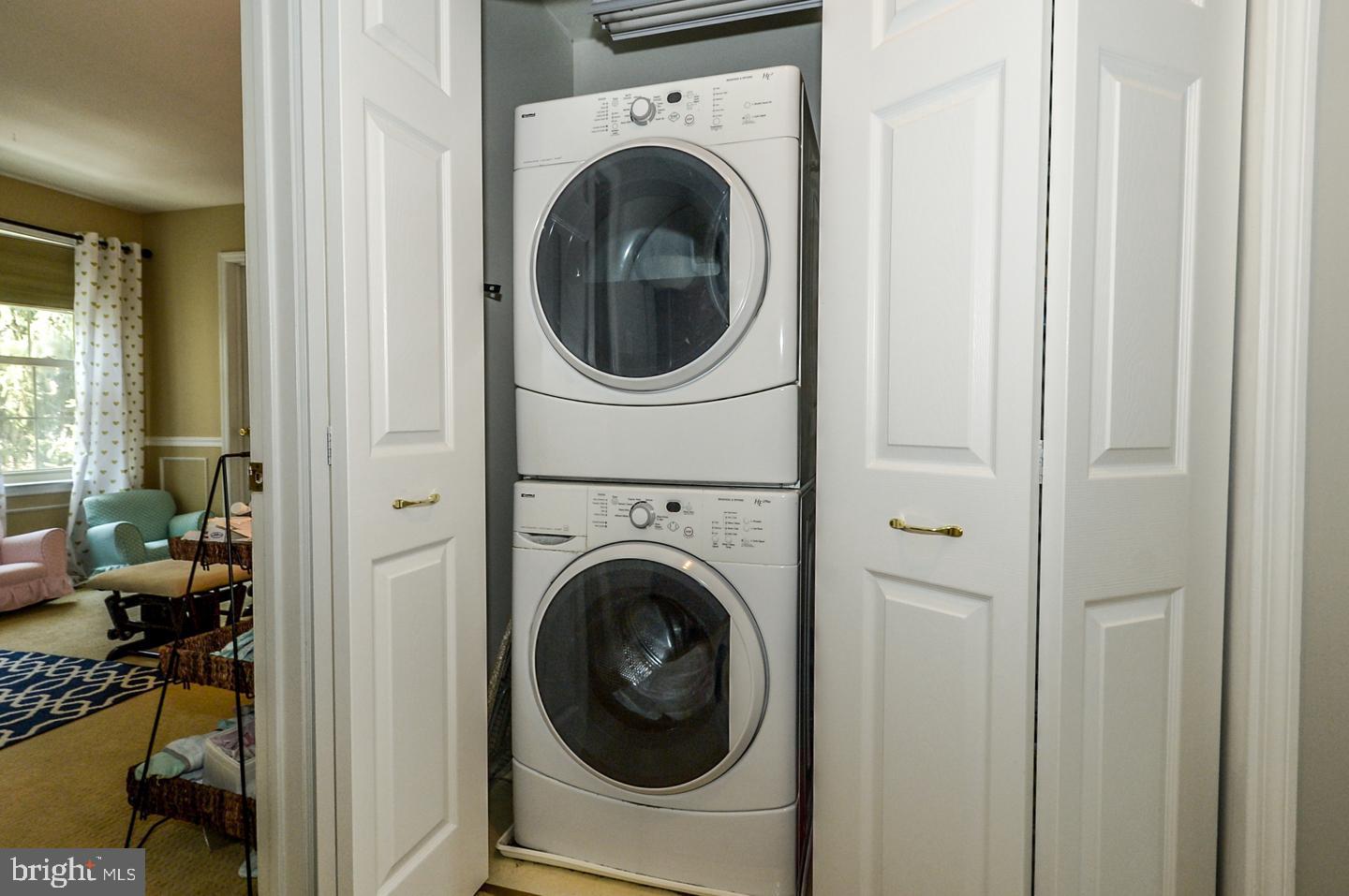 JAMESTOWN VIL - Residential Lease