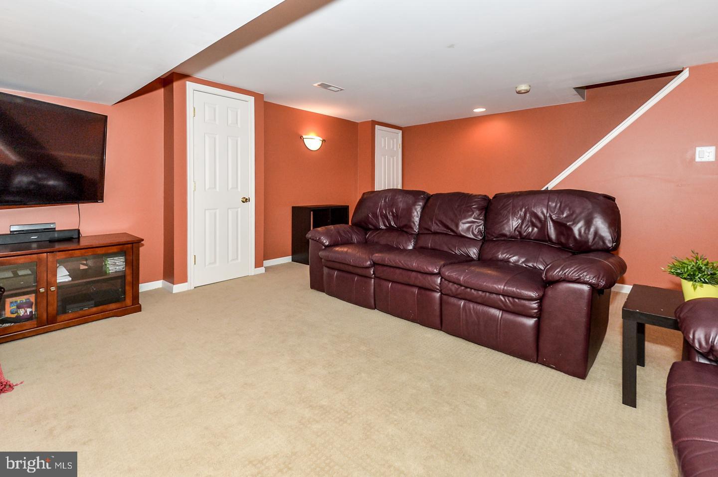 JAMESTOWN VIL - Residential Lease