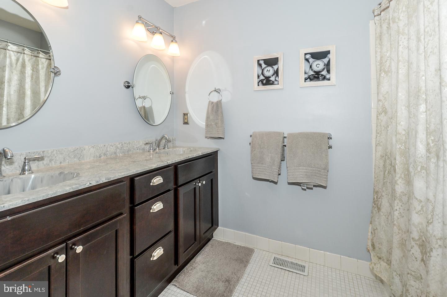 JAMESTOWN VIL - Residential Lease