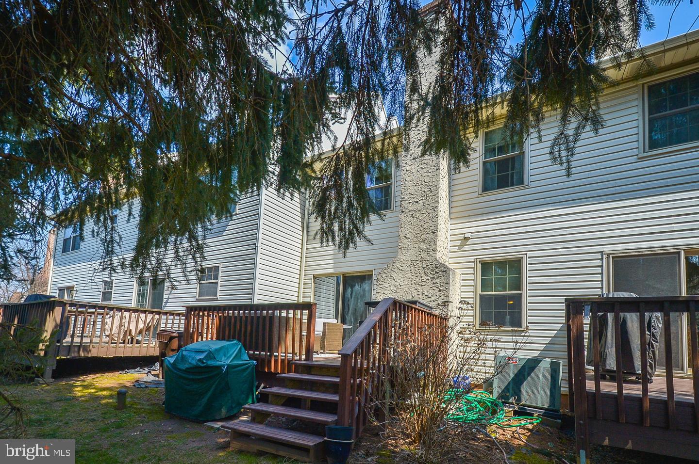 JAMESTOWN VIL - Residential Lease