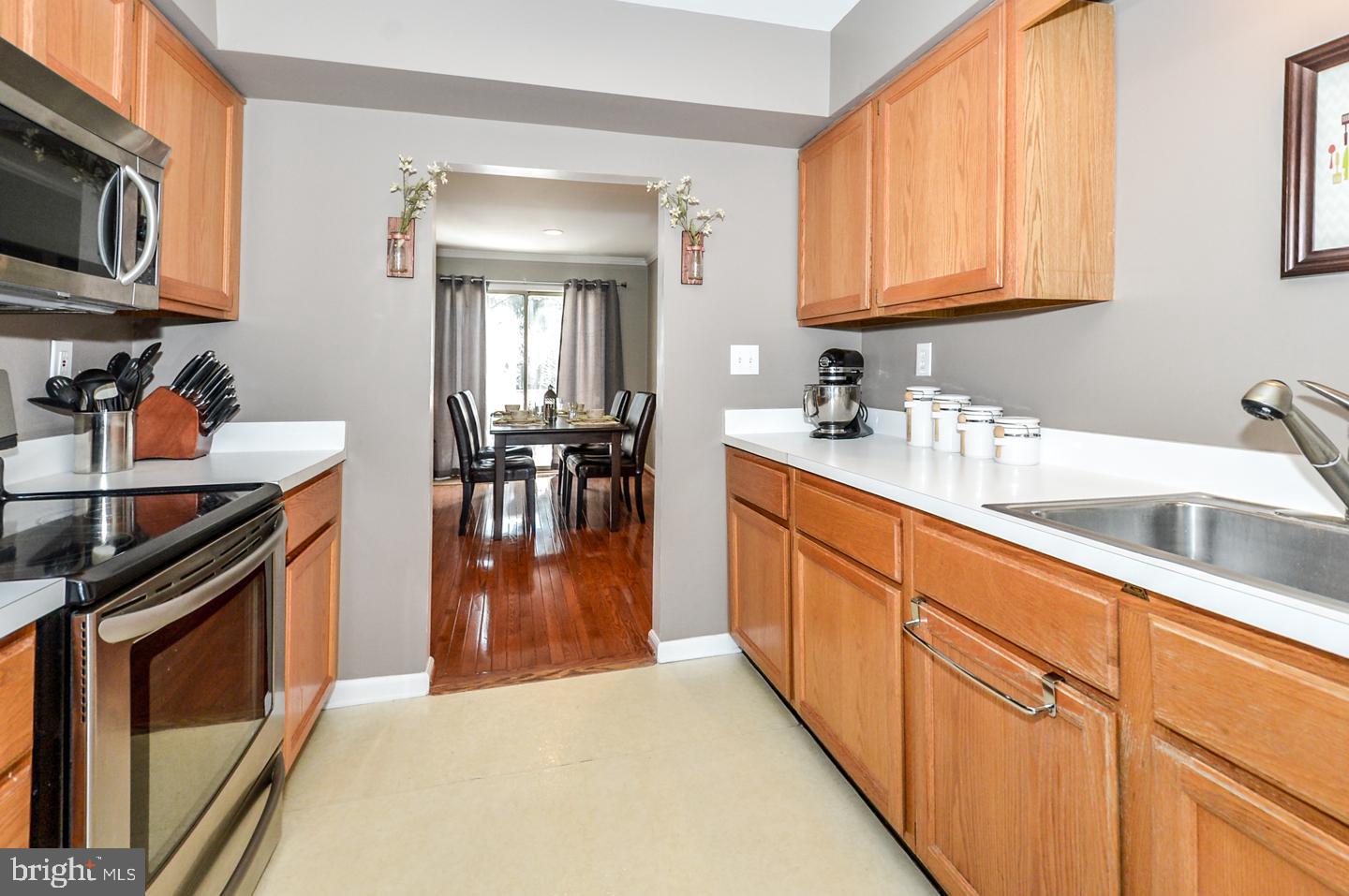 JAMESTOWN VIL - Residential Lease