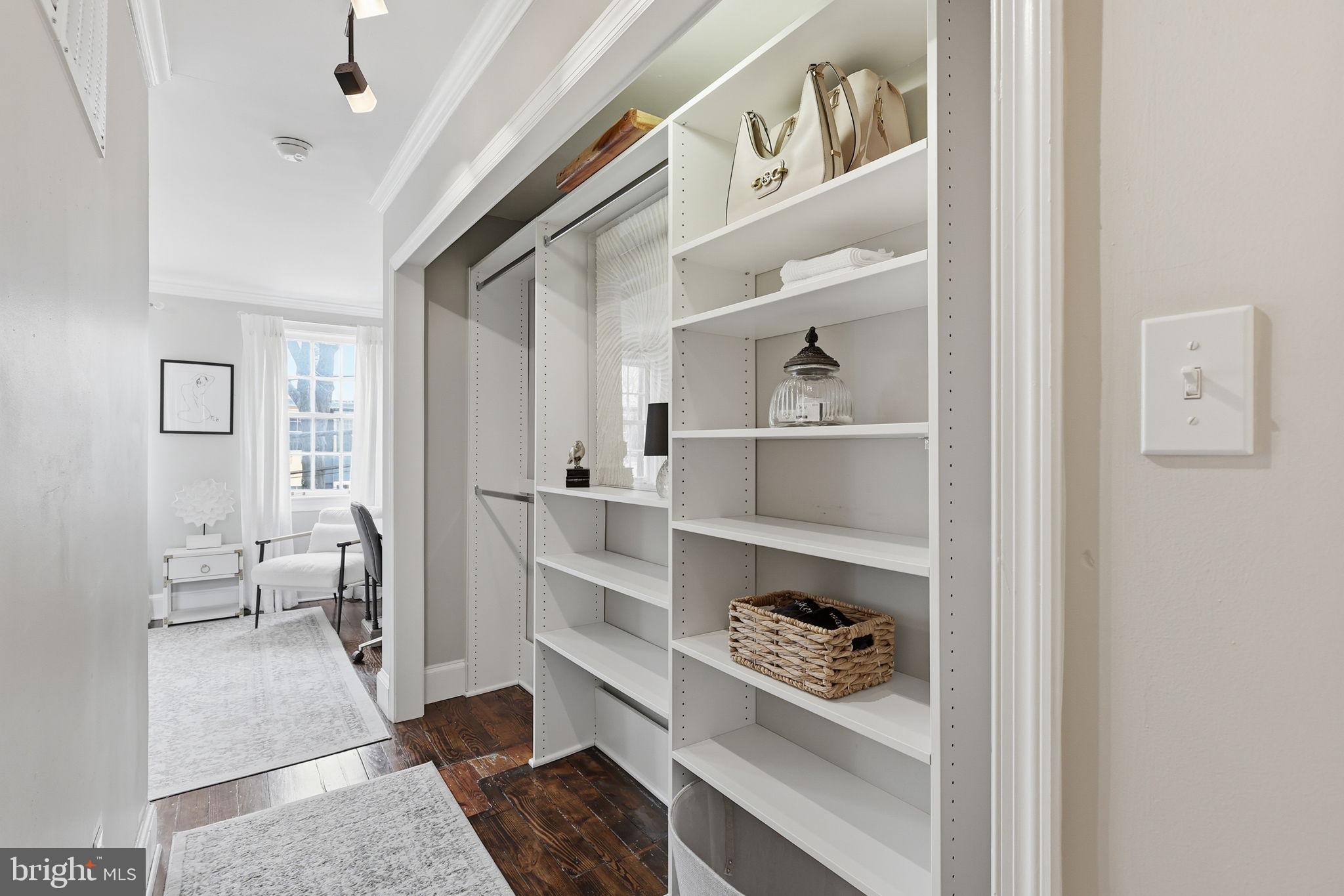 OLD TOWN ALEXANDRIA - Residential