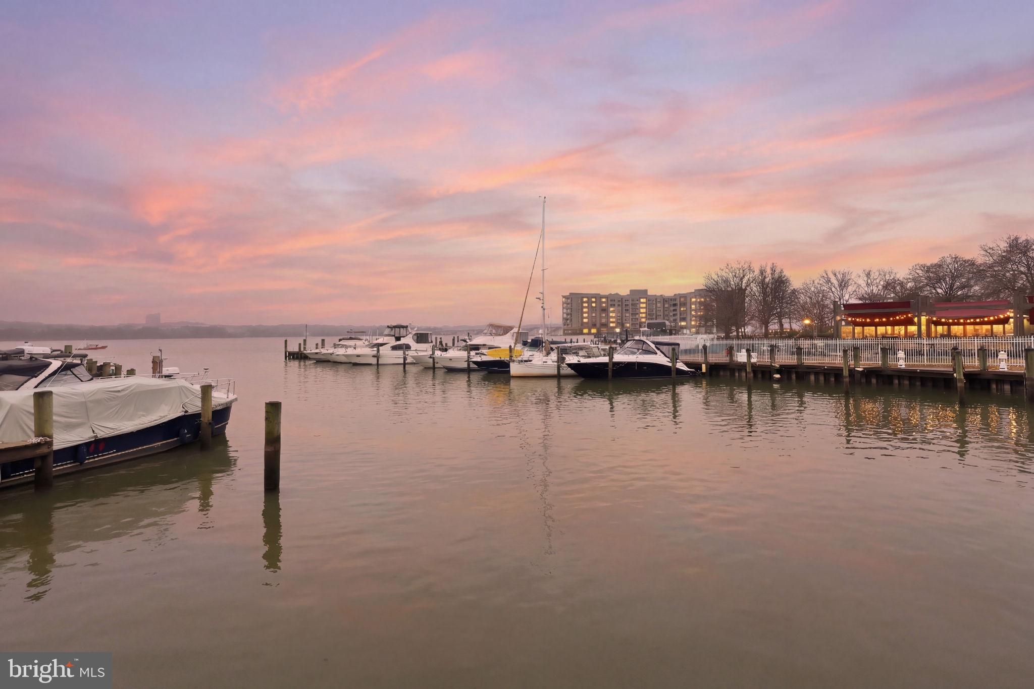 OLD TOWN ALEXANDRIA - Residential