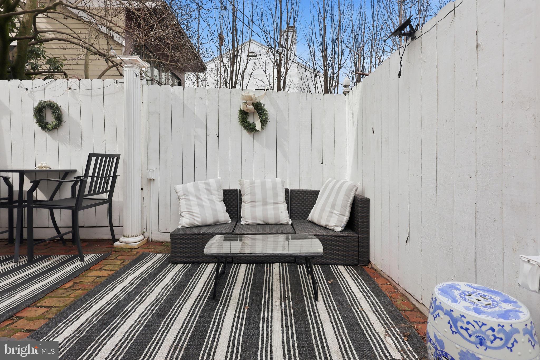 OLD TOWN ALEXANDRIA - Residential