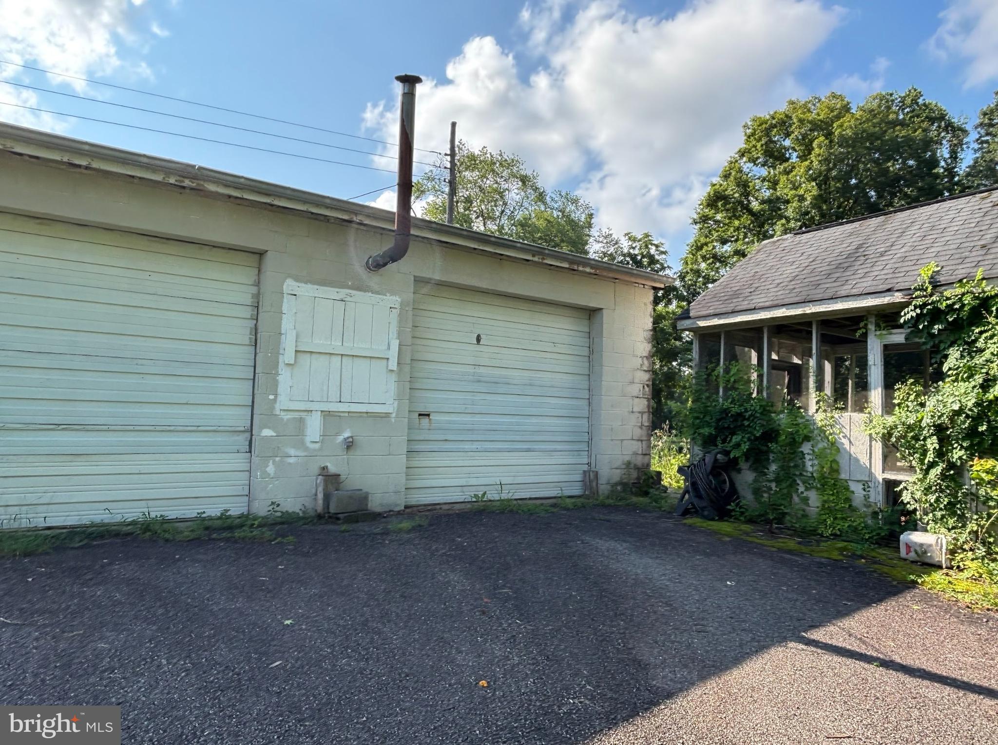 LOCUST KNOLLS - Residential