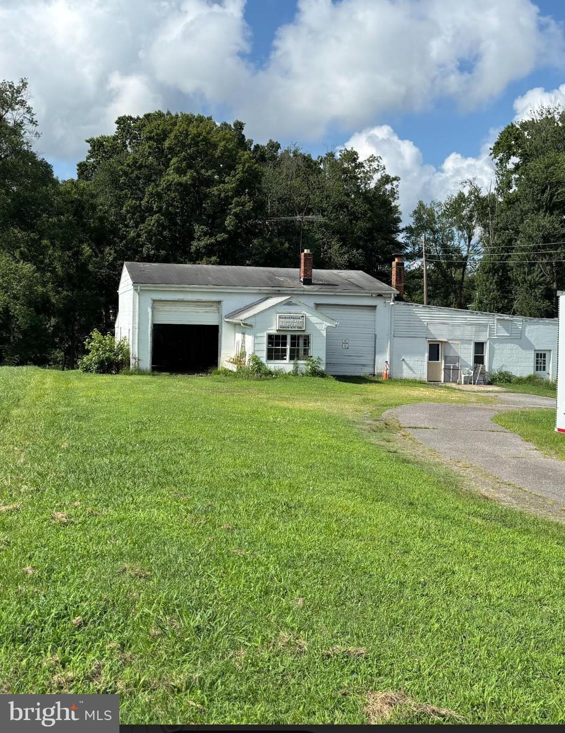 LOCUST KNOLLS - Residential