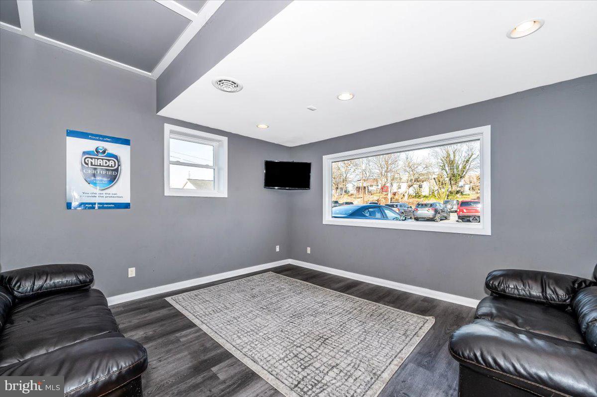 CHAMBERSBURG - Commercial Sale