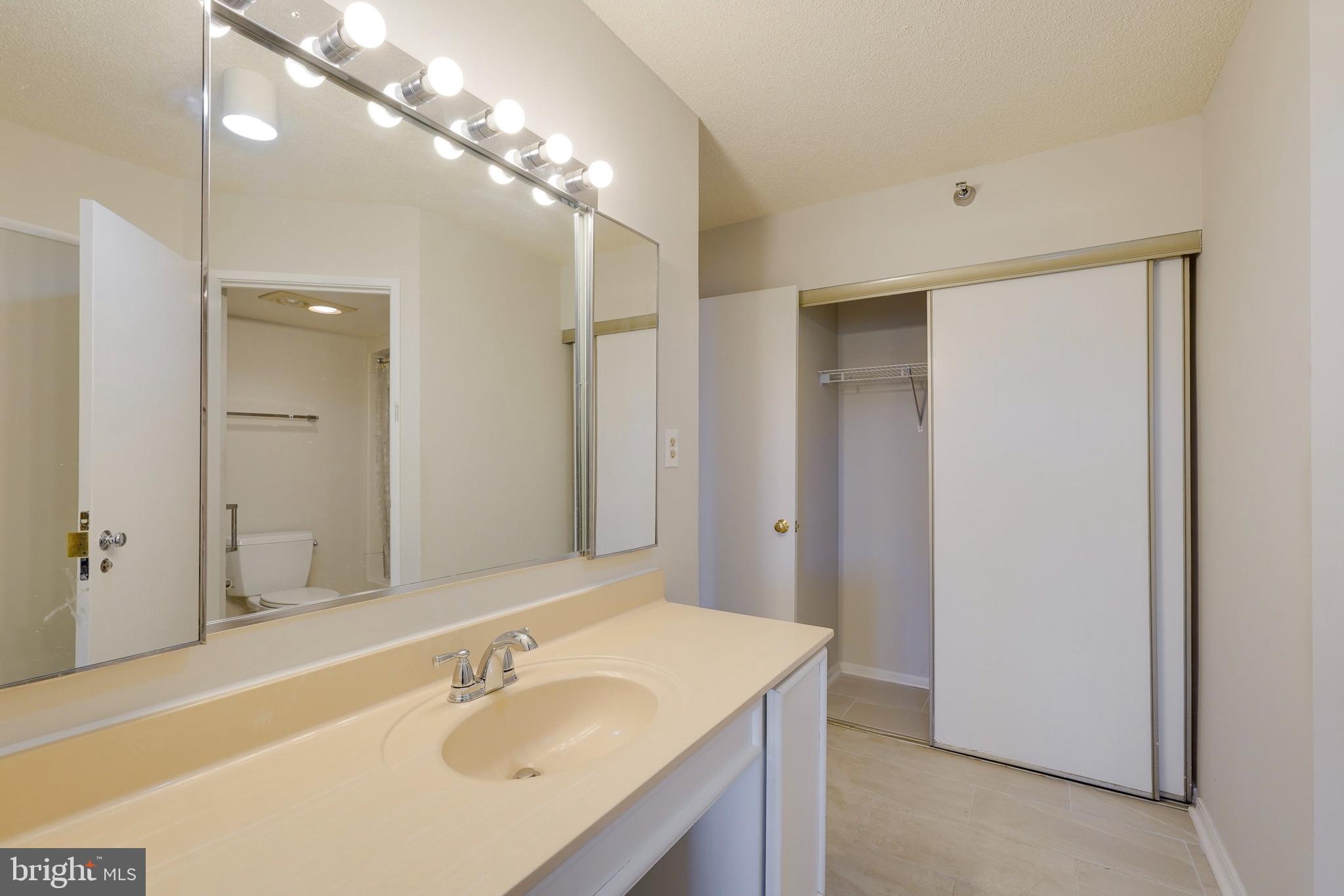 LEISURE WORLD - Residential