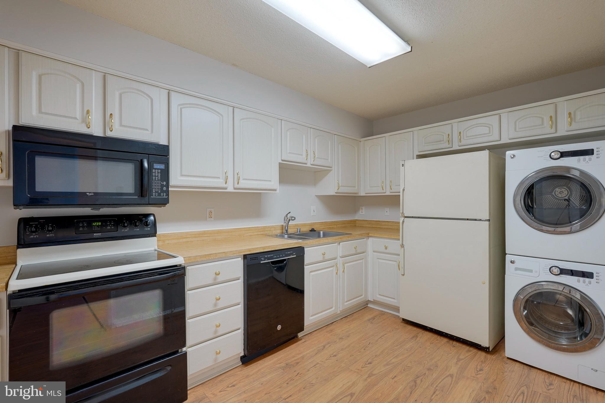 LEISURE WORLD - Residential