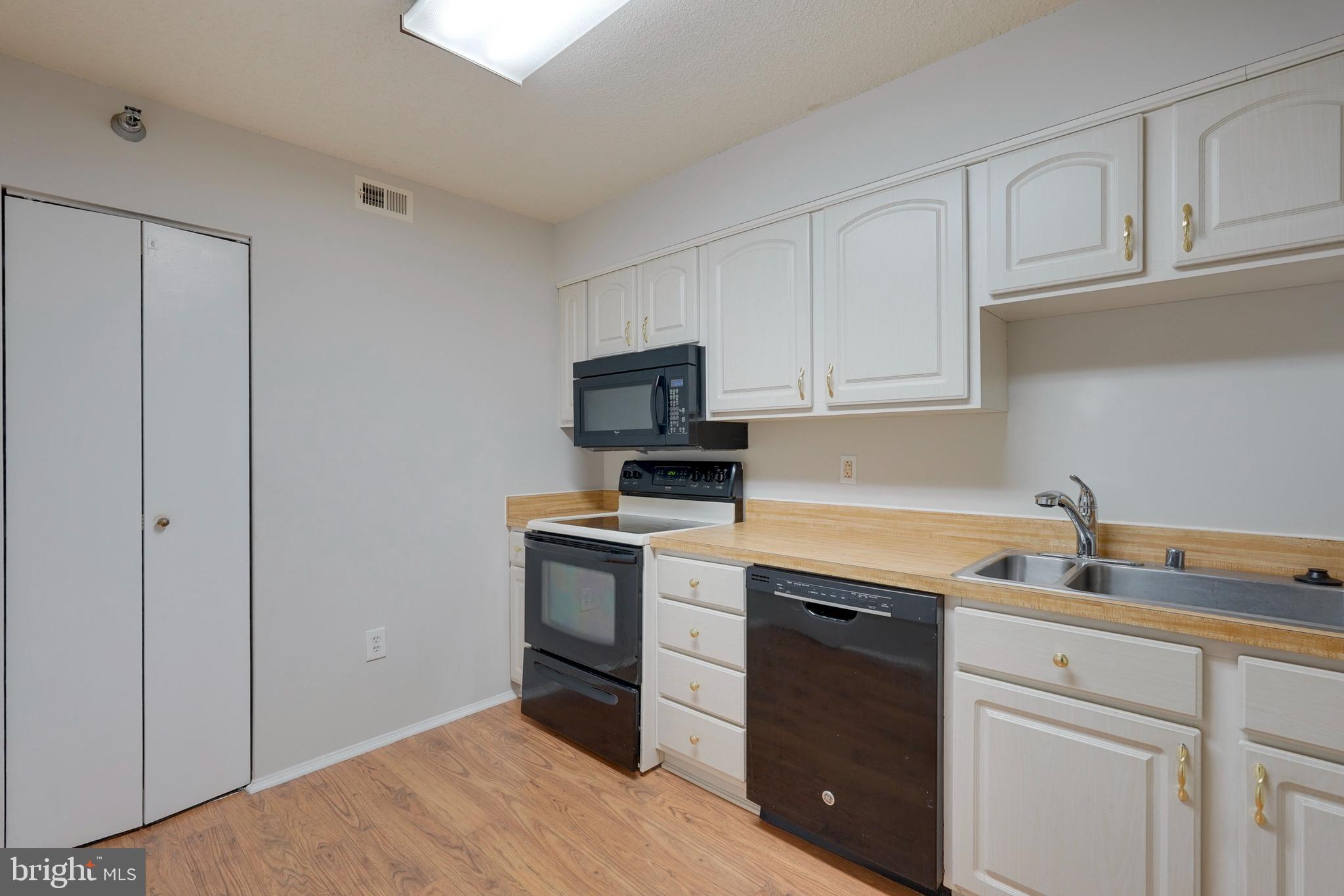 LEISURE WORLD - Residential