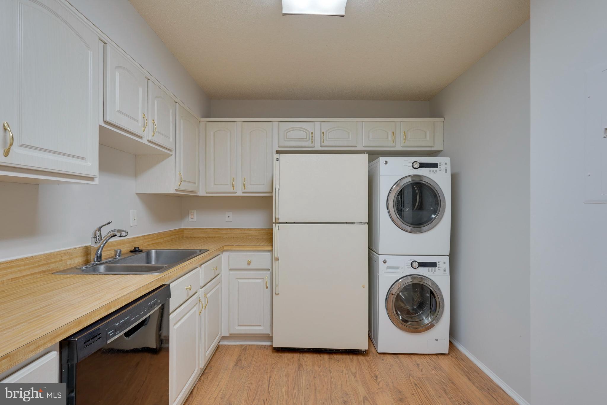 LEISURE WORLD - Residential