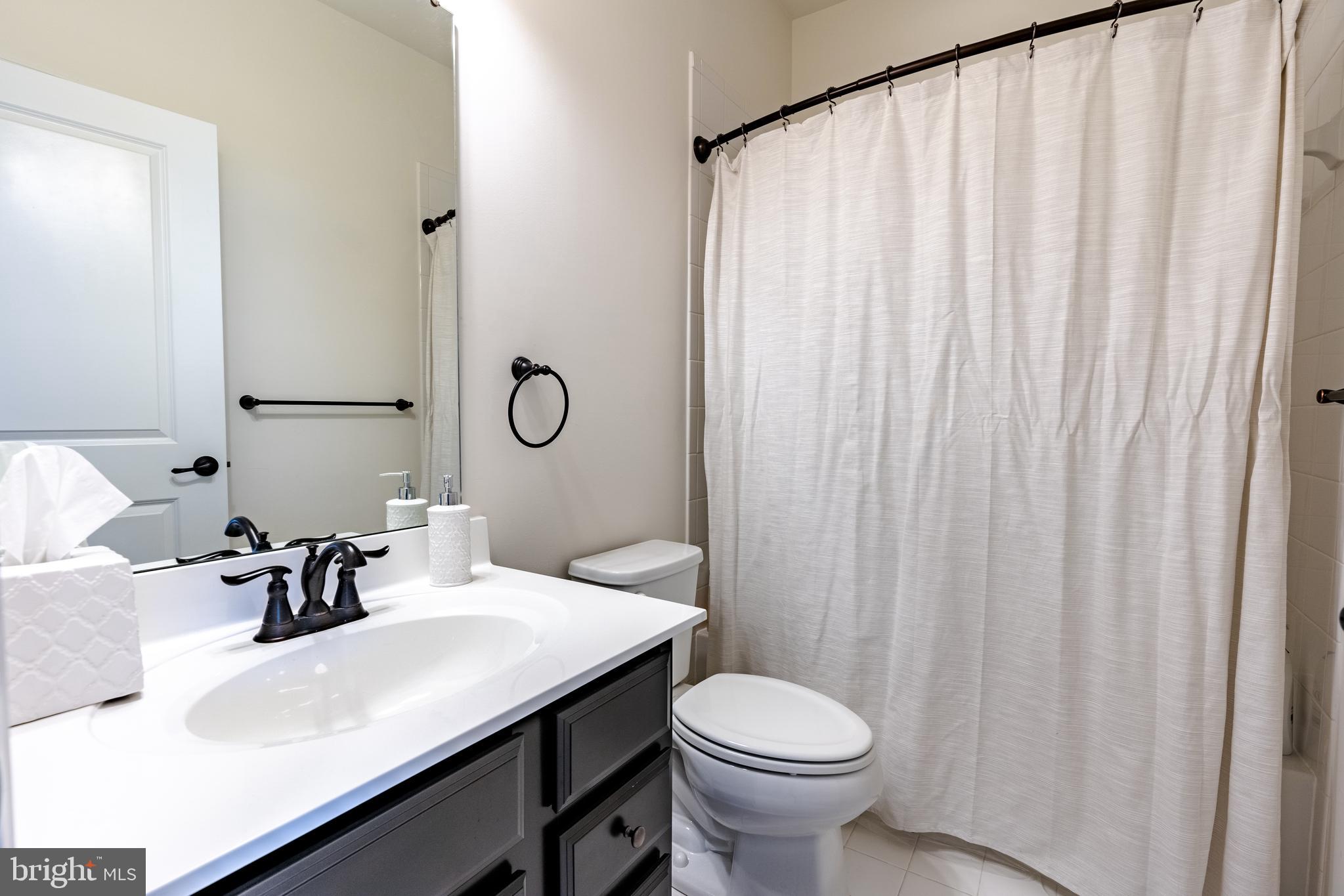 CREEKSIDE VILLAGE AT TANYARD SPRINGS - Residential