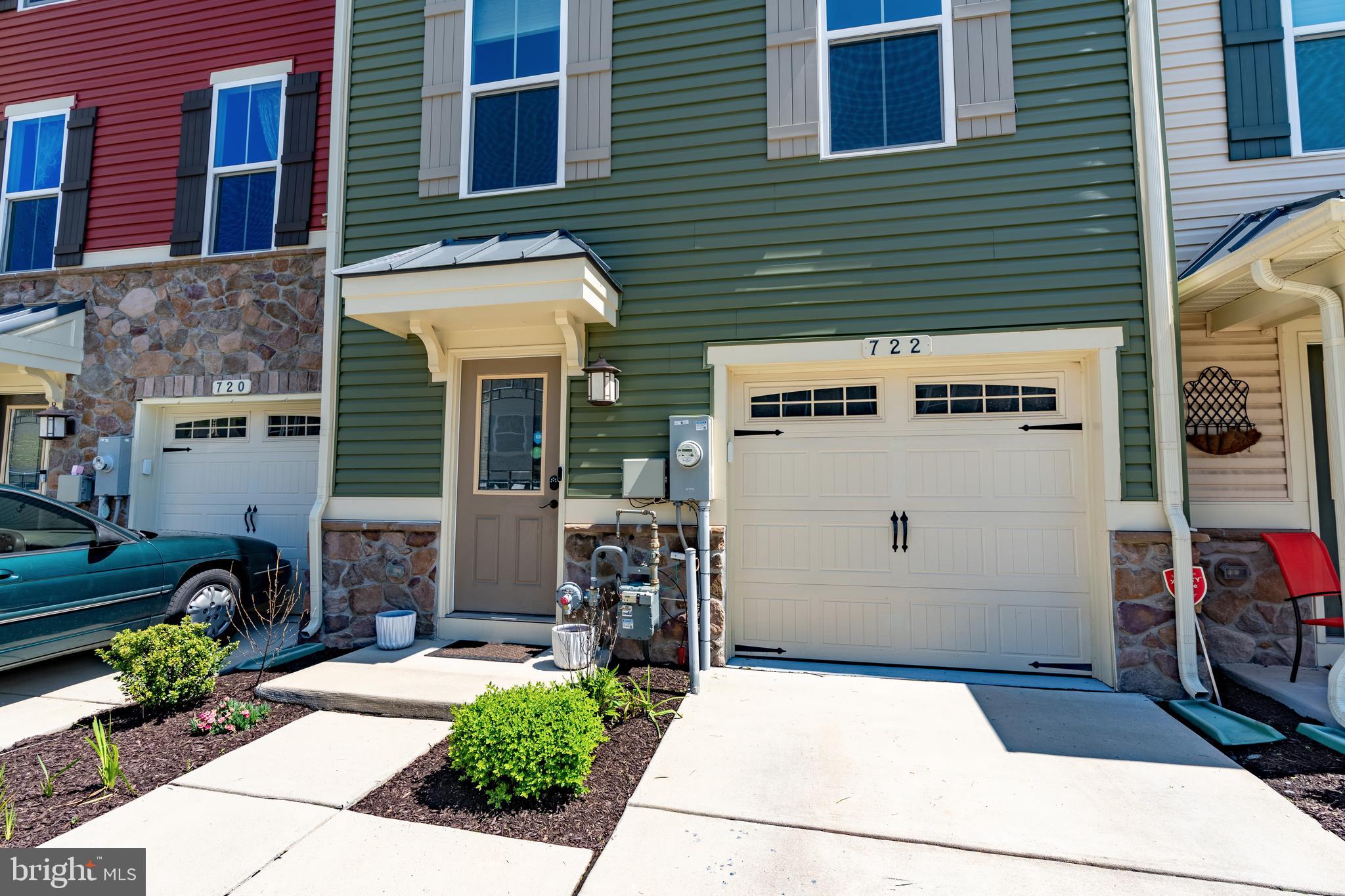 CREEKSIDE VILLAGE AT TANYARD SPRINGS - Residential